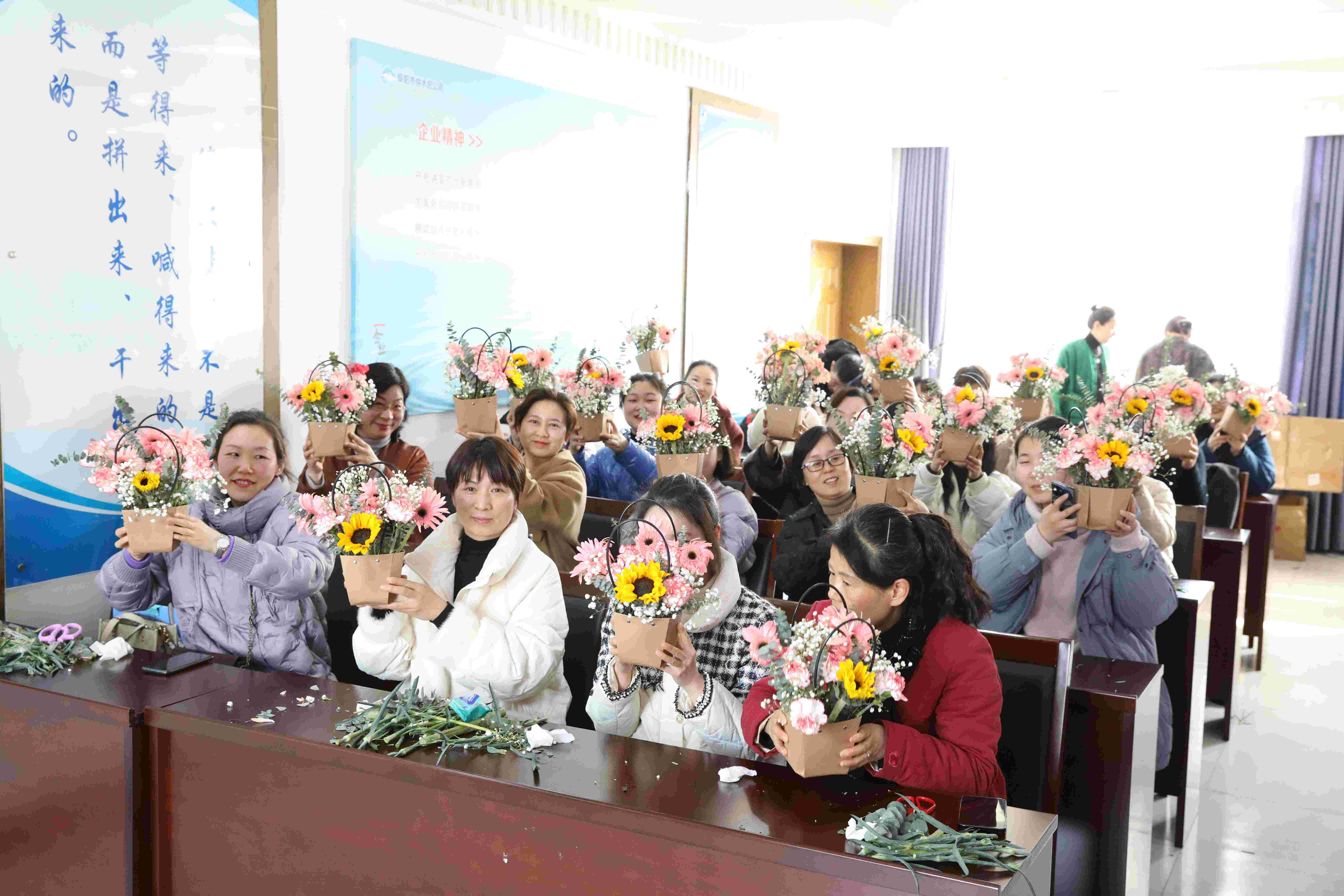 “心有繁花 一路芳华”—— 8868体育app下载“三八”节主题插花活动圆满举办